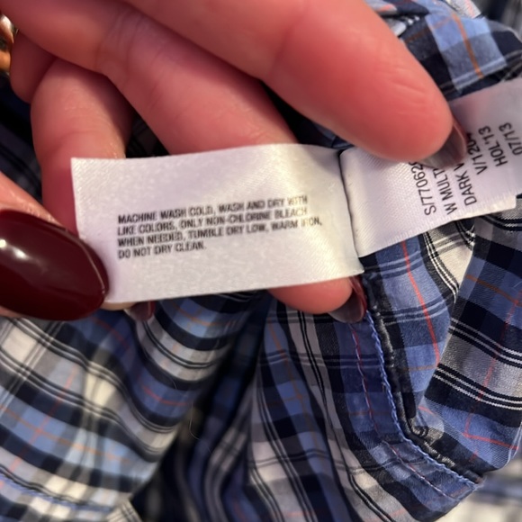 Gap Men’s blue long sleeve plaid button down shirt. Excellent condition. Size M - Picture 4 of 5